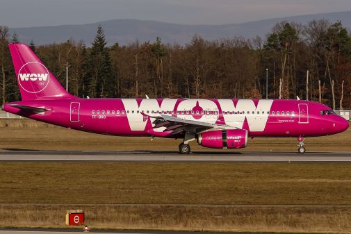 TF-BRO_WOW_air_Airbus_A320-232_coming_in_from_Reykjavik_KEF_-_BIKF_@_Frankfurt_-_International_FRA_-_EDDF_-_24.11.2016_31221314915